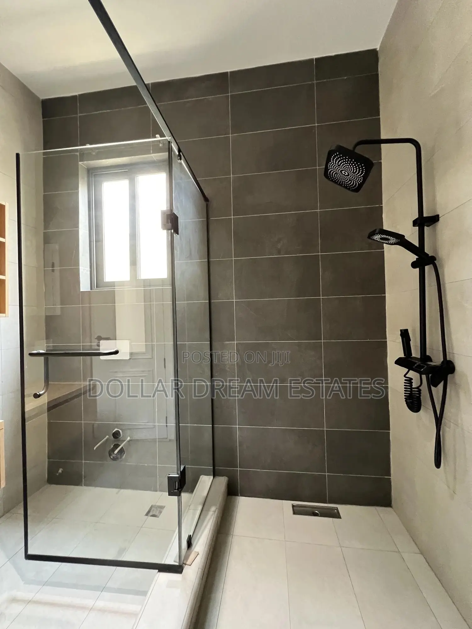 5bdrm House in Adjiriganor for sale