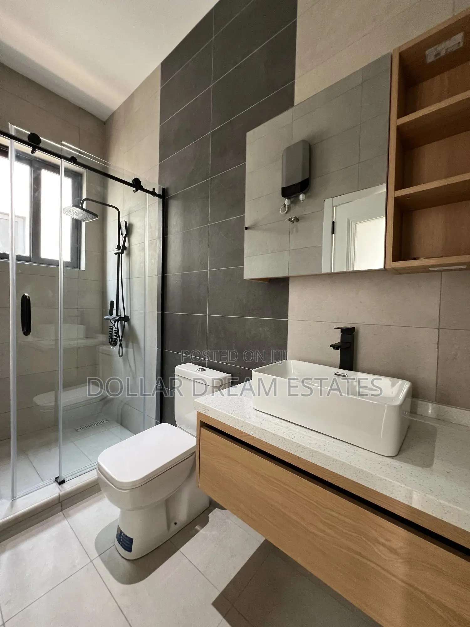5bdrm House in Adjiriganor for sale