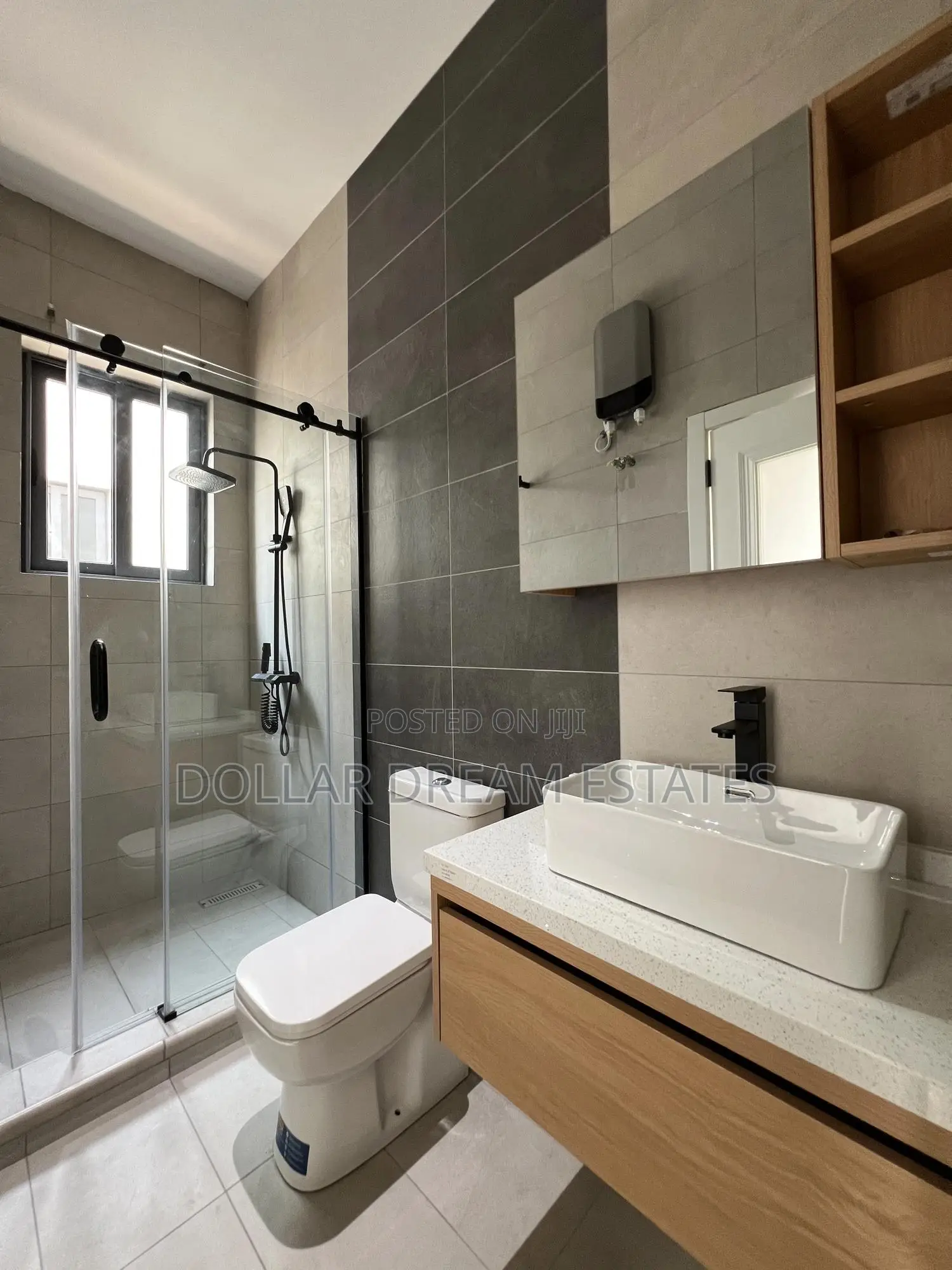 5bdrm House in Adjiriganor for sale