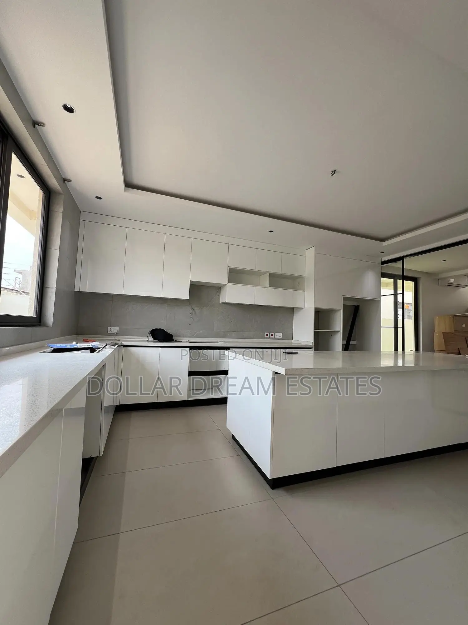 5bdrm House in Adjiriganor for sale