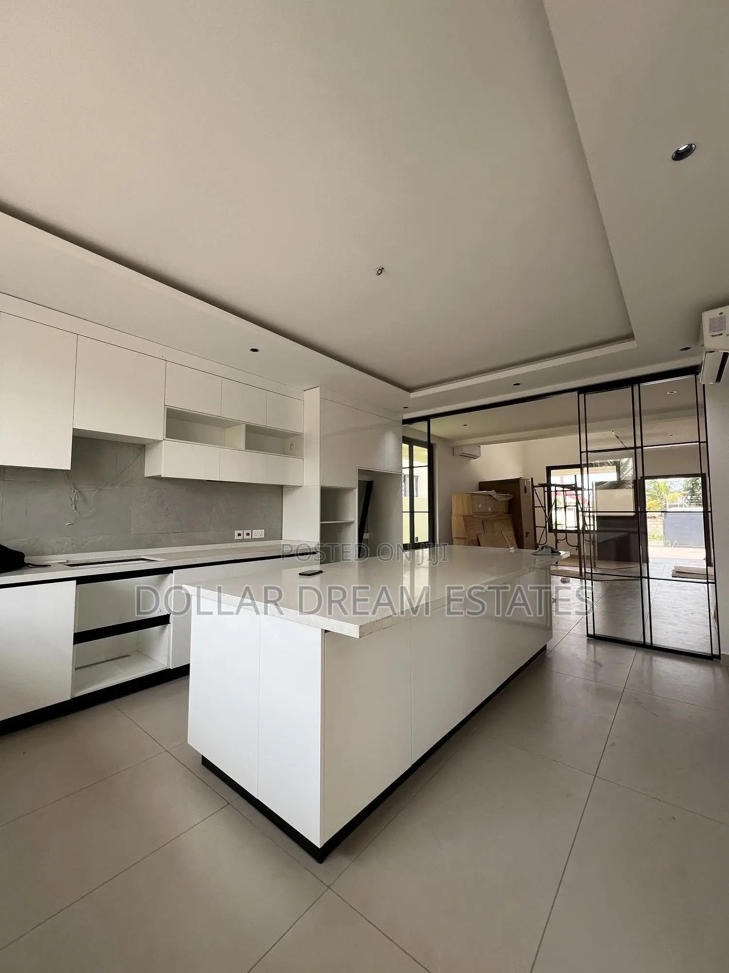 5bdrm House in Adjiriganor for sale