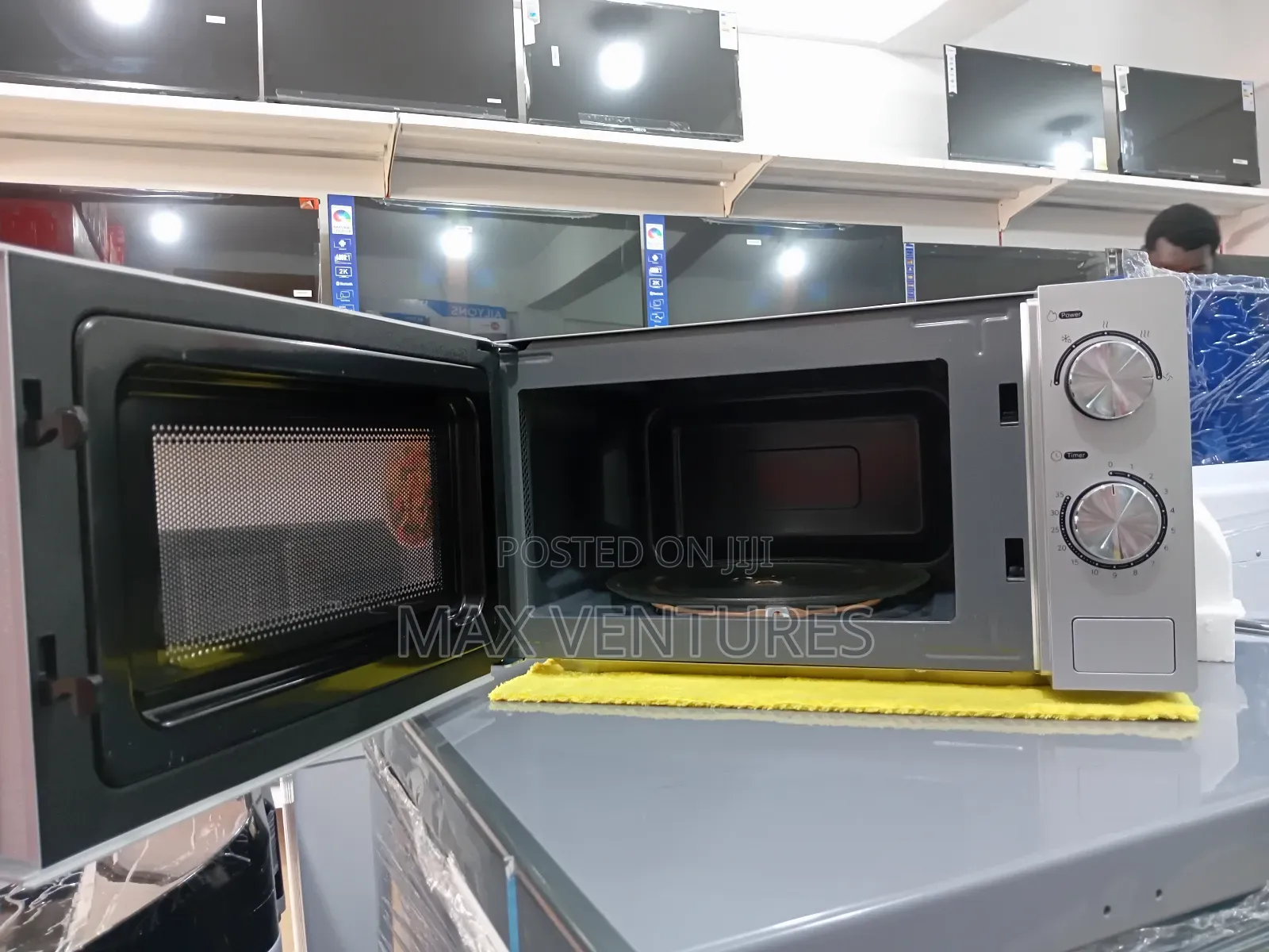 Effective Defrost 20 Litres Capacity Microwave Oven