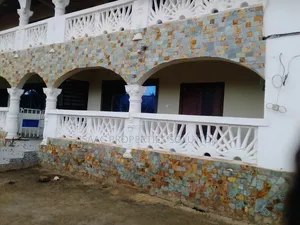 8bdrm Block of Flats in Isaac Properties, Takoradi for sale