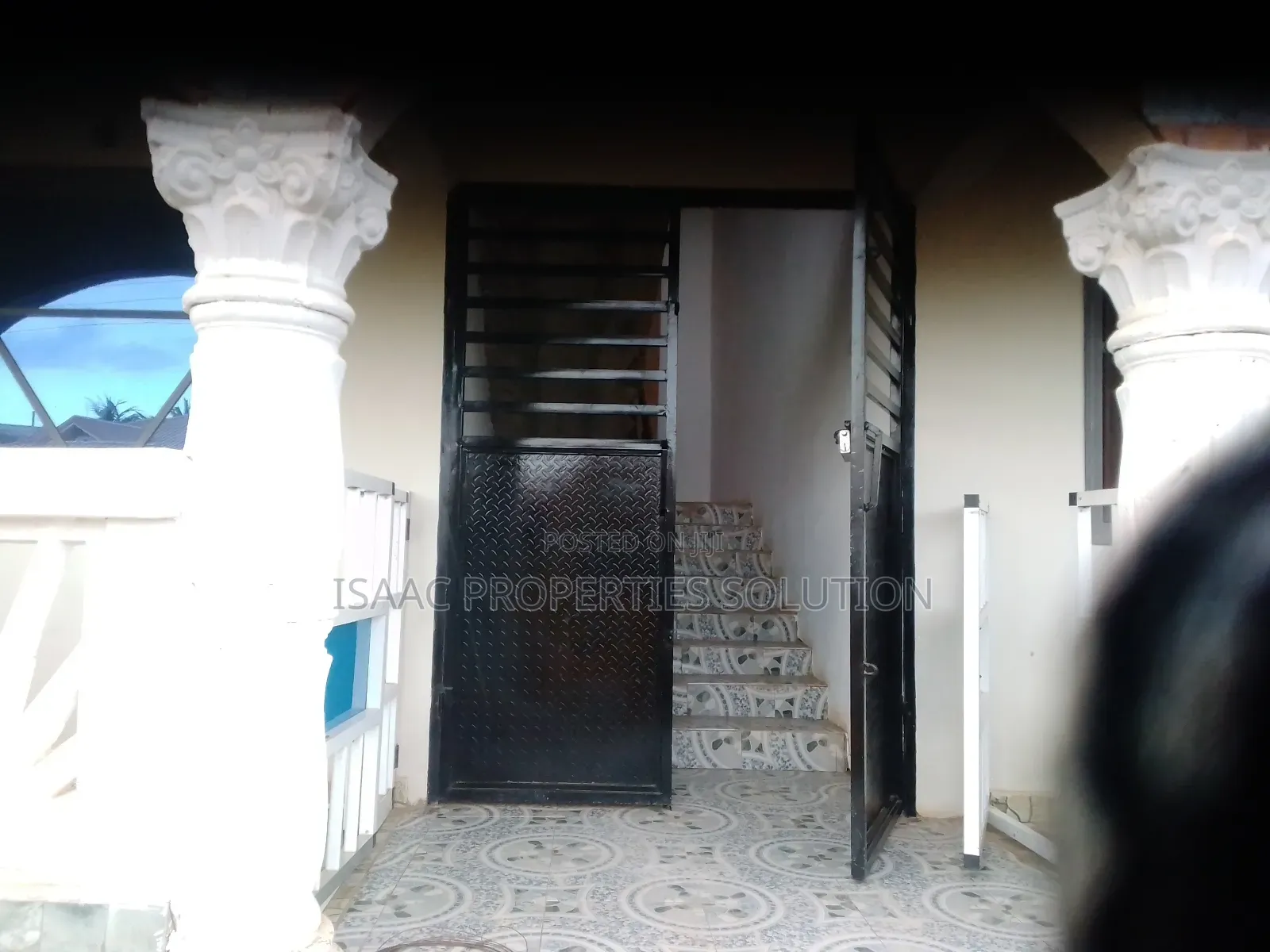 8bdrm Block of Flats in Isaac Properties, Takoradi for sale