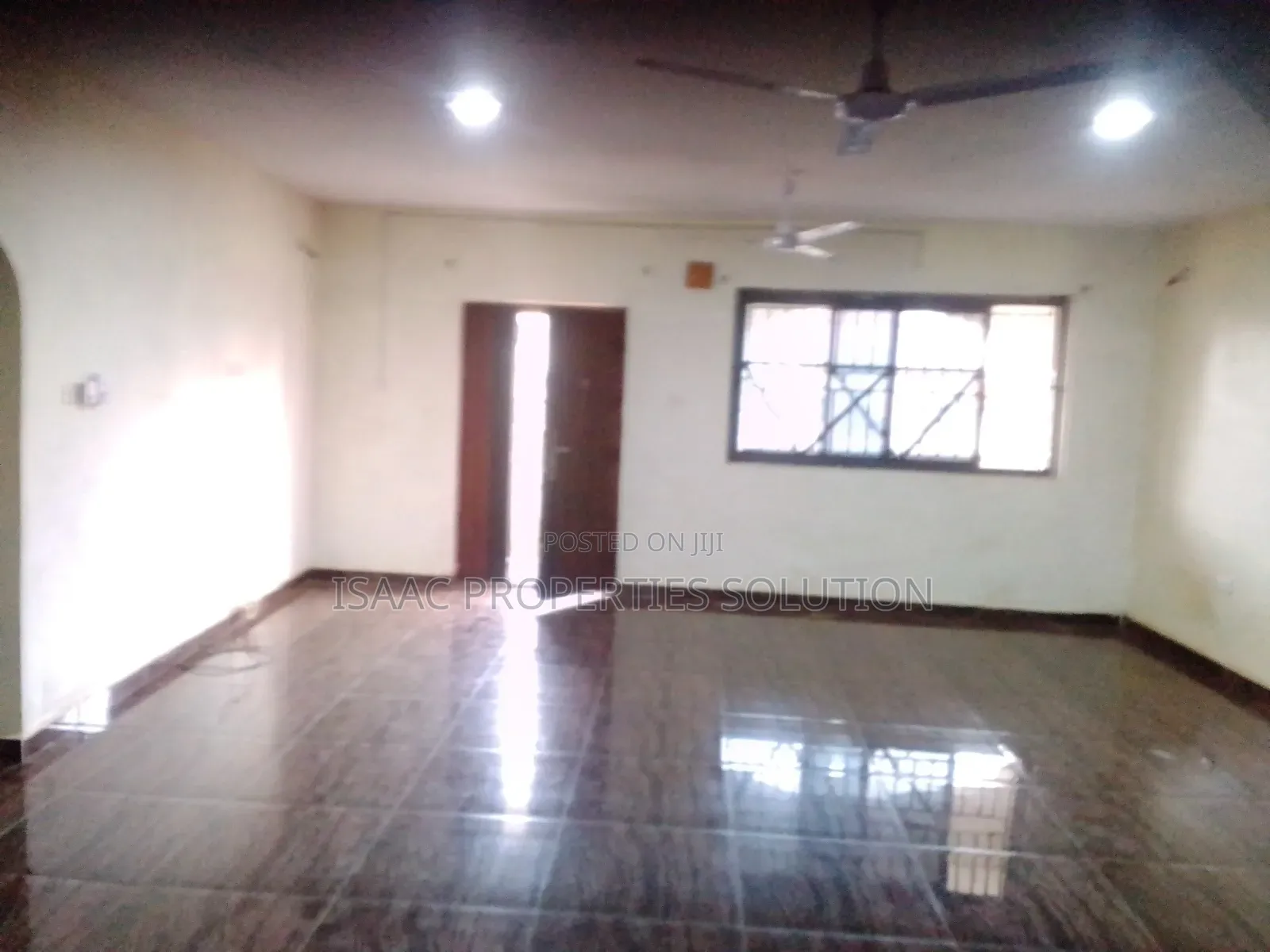 8bdrm Block of Flats in Isaac Properties, Takoradi for sale