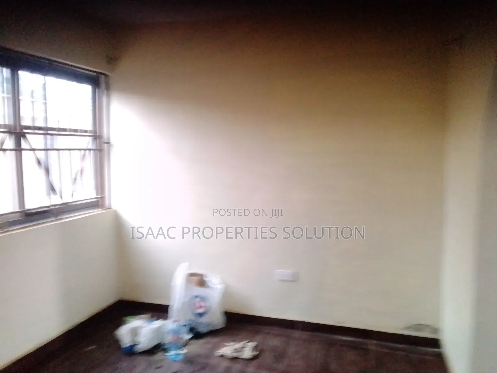 8bdrm Block of Flats in Isaac Properties, Takoradi for sale