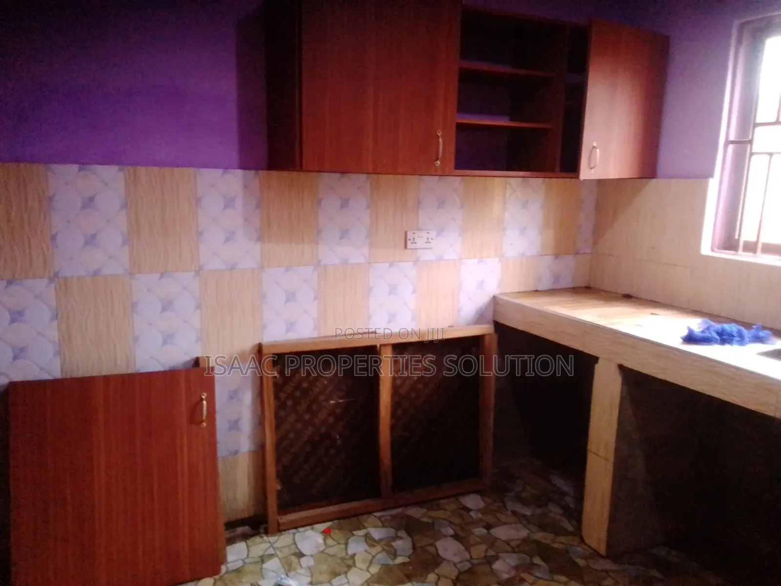 8bdrm Block of Flats in Isaac Properties, Takoradi for sale