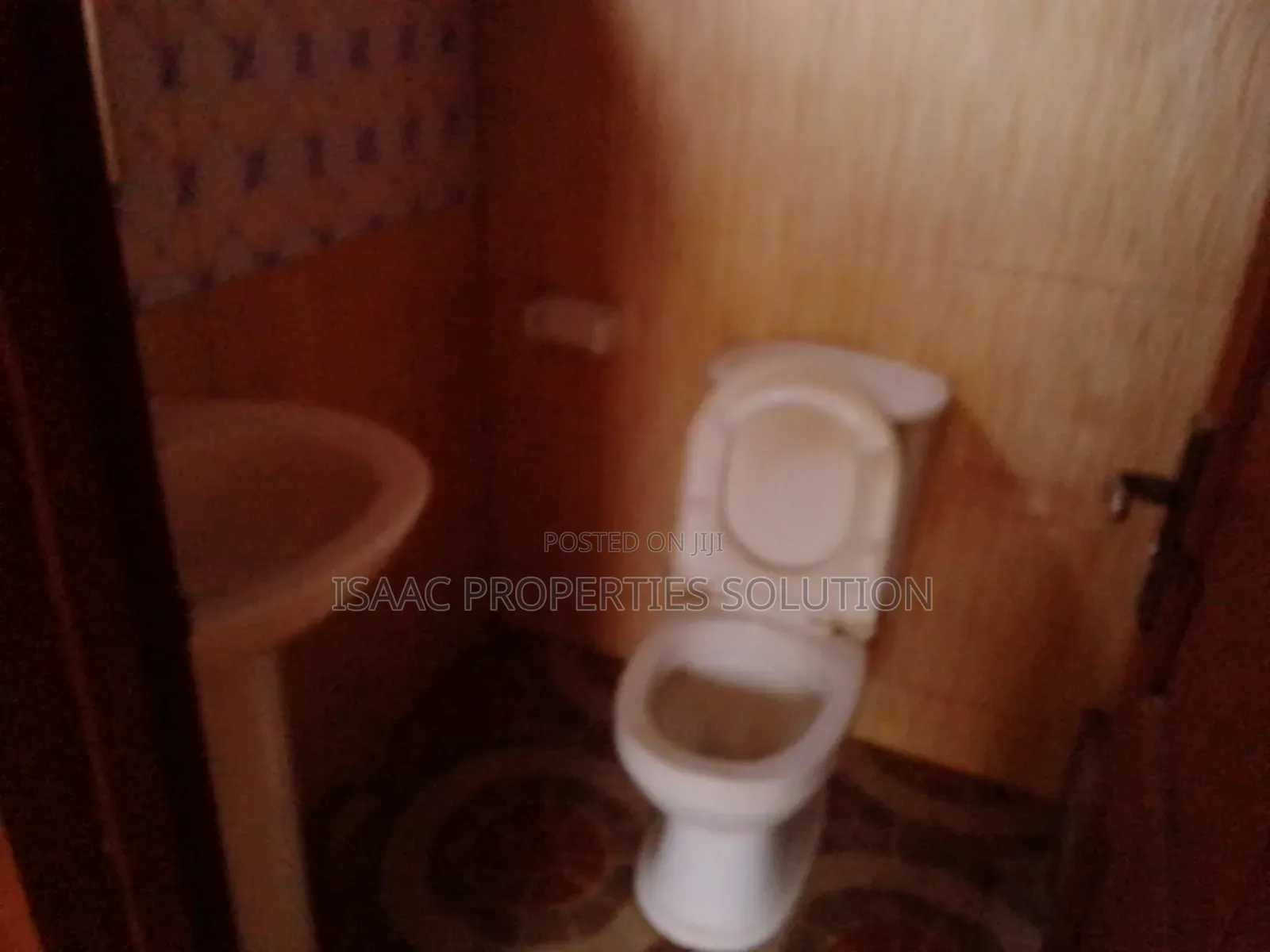 8bdrm Block of Flats in Isaac Properties, Takoradi for sale