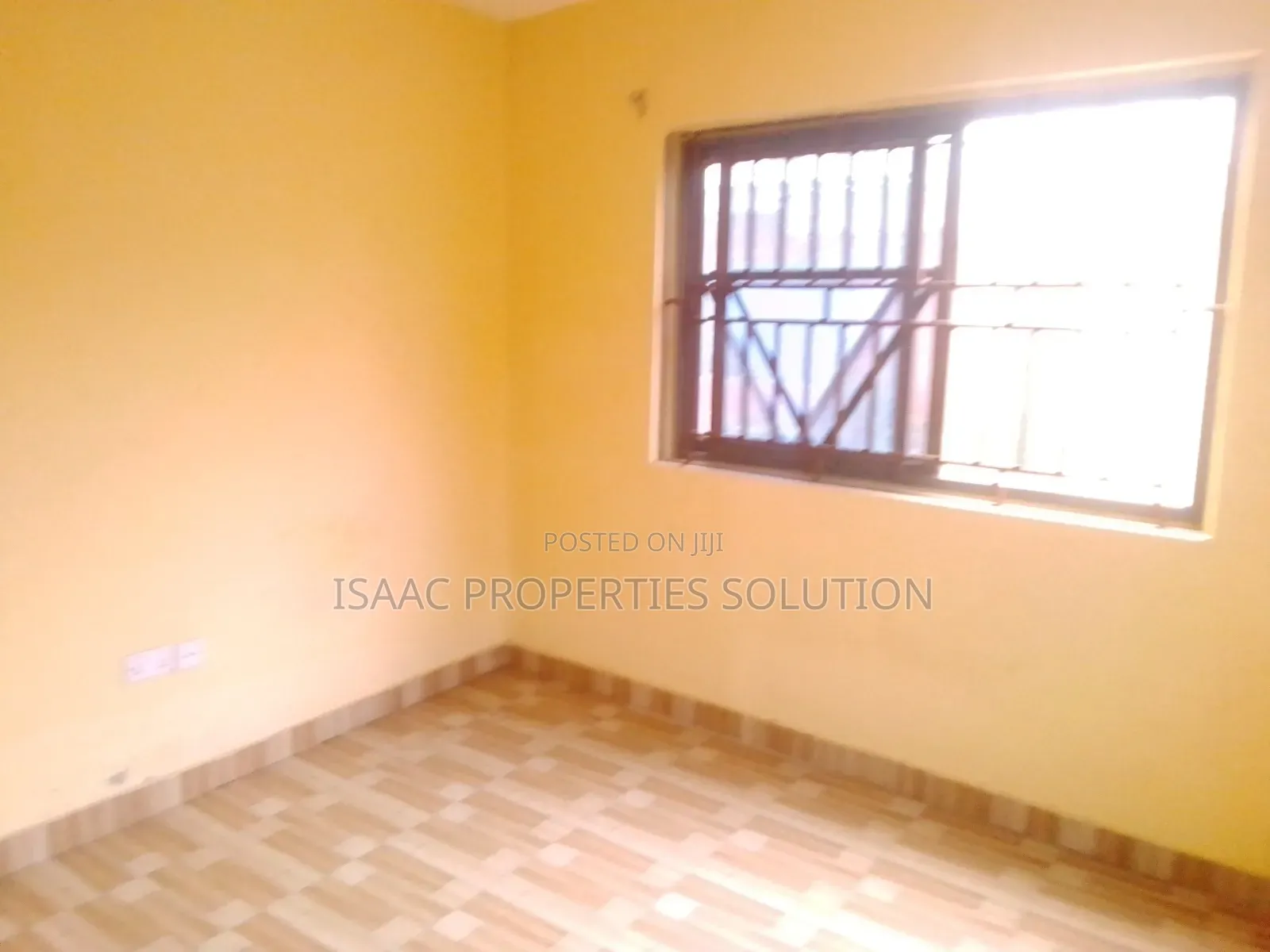 8bdrm Block of Flats in Isaac Properties, Takoradi for sale