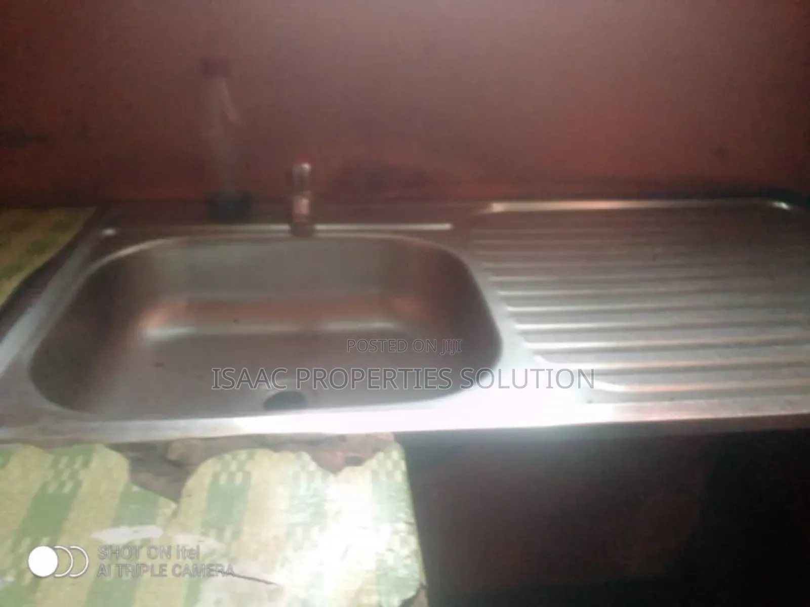8bdrm Block of Flats in Isaac Properties, Takoradi for sale