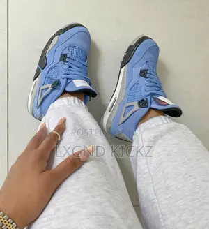 Air Jordan 4 Retro “University Blue”