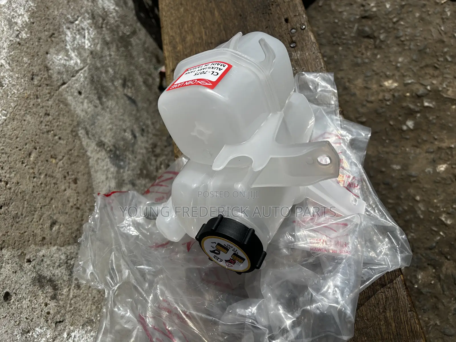 Ford Escape/Madza Tribute Reserve Bottle