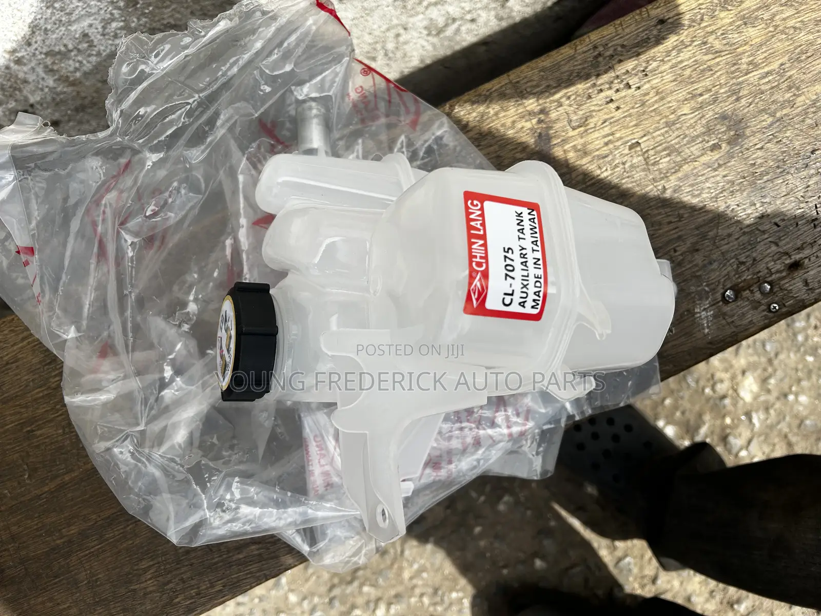 Ford Escape/Madza Tribute Reserve Bottle
