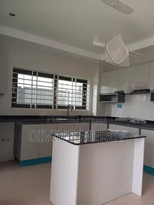 6bdrm Duplex in West Hill Axis, Awutu Senya East Municipal for sale
