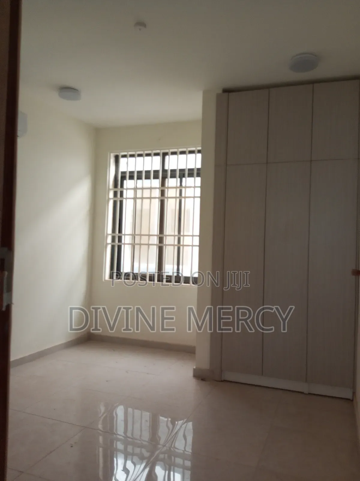 6bdrm Duplex in West Hill Axis, Awutu Senya East Municipal for sale