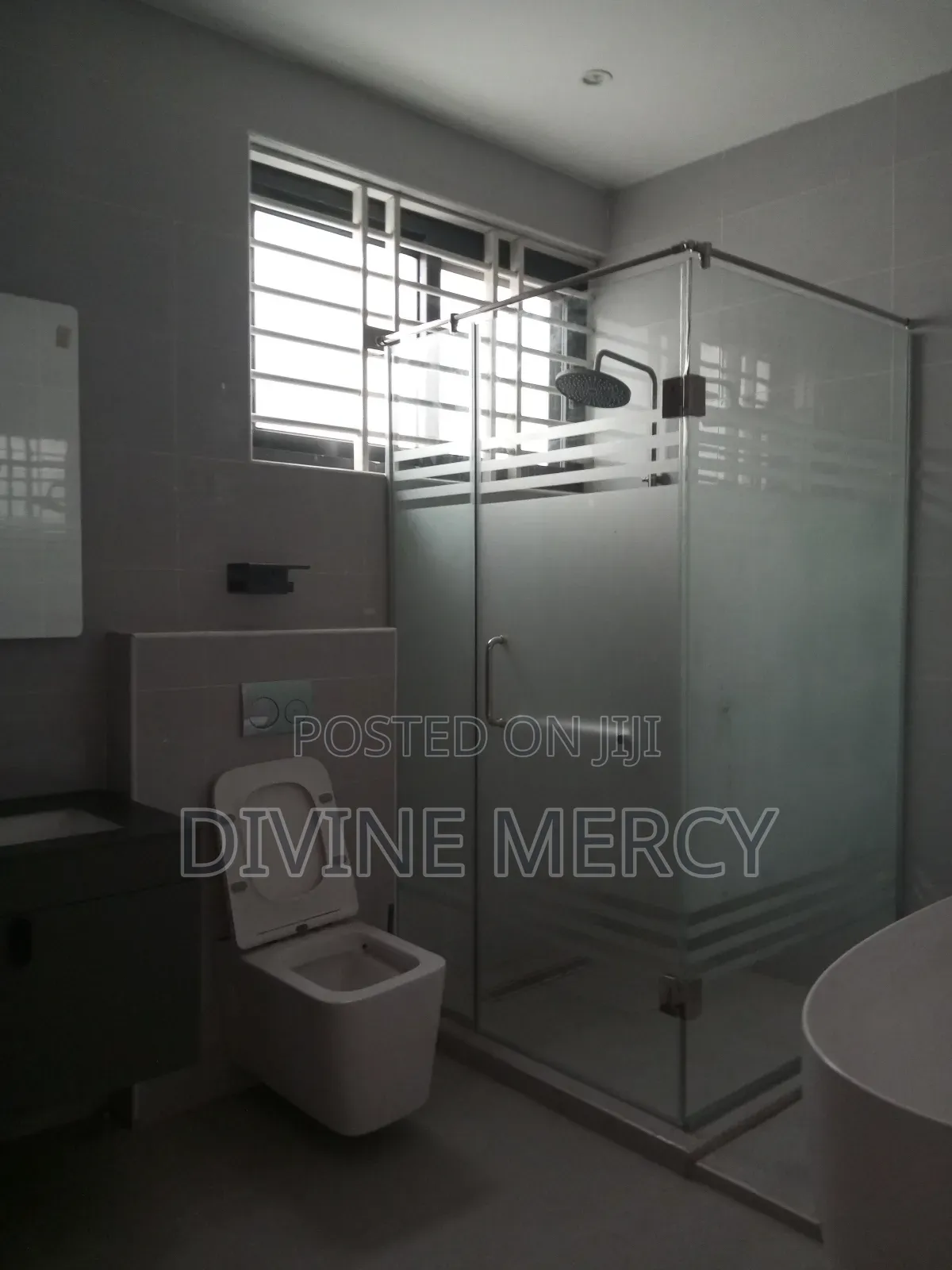 6bdrm Duplex in West Hill Axis, Awutu Senya East Municipal for sale