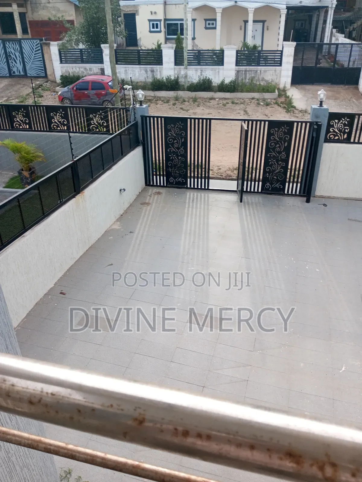 6bdrm Duplex in West Hill Axis, Awutu Senya East Municipal for sale