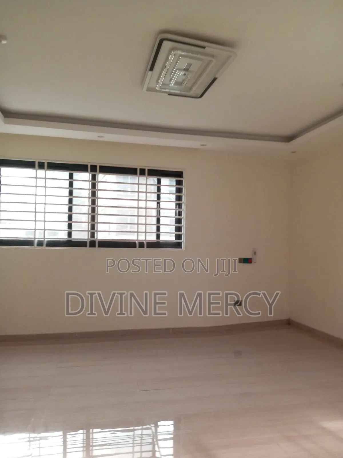 6bdrm Duplex in West Hill Axis, Awutu Senya East Municipal for sale