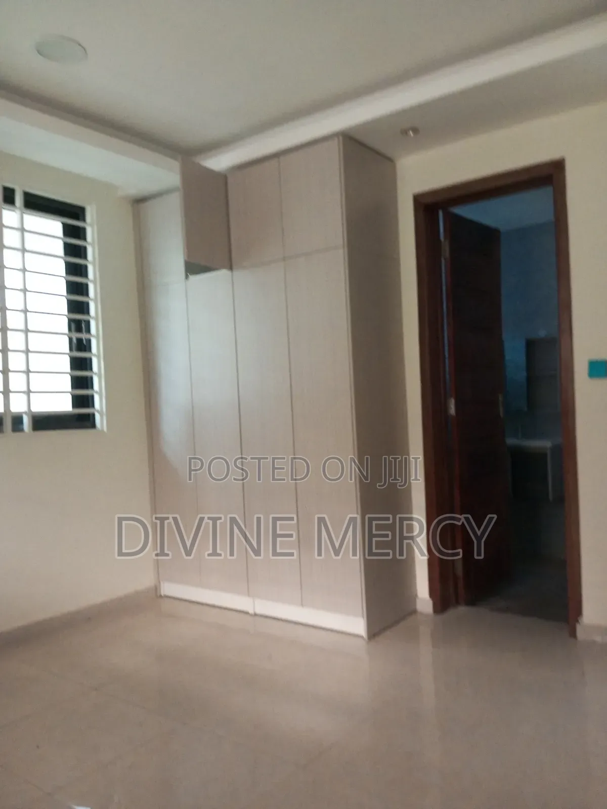 6bdrm Duplex in West Hill Axis, Awutu Senya East Municipal for sale