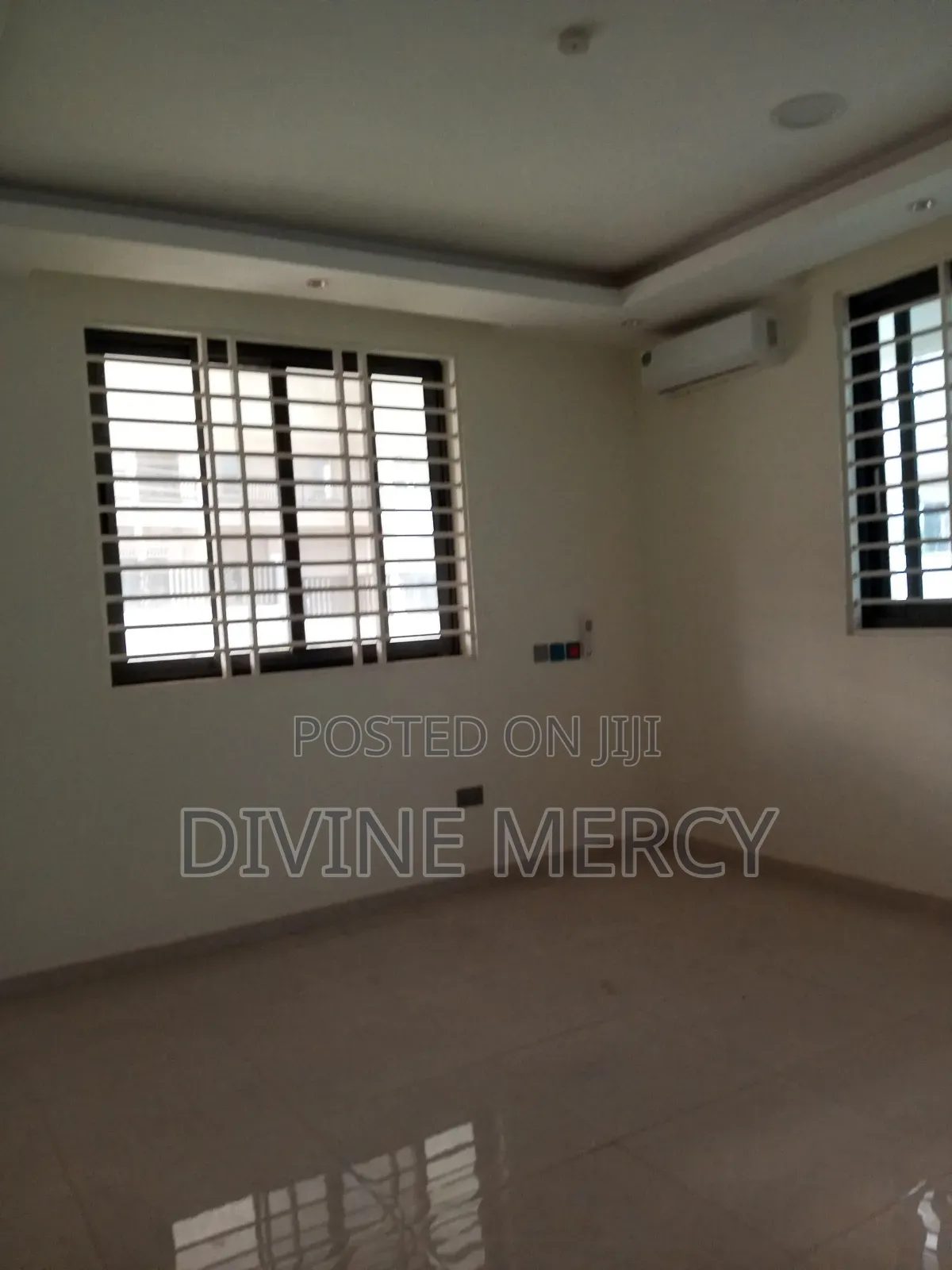6bdrm Duplex in West Hill Axis, Awutu Senya East Municipal for sale