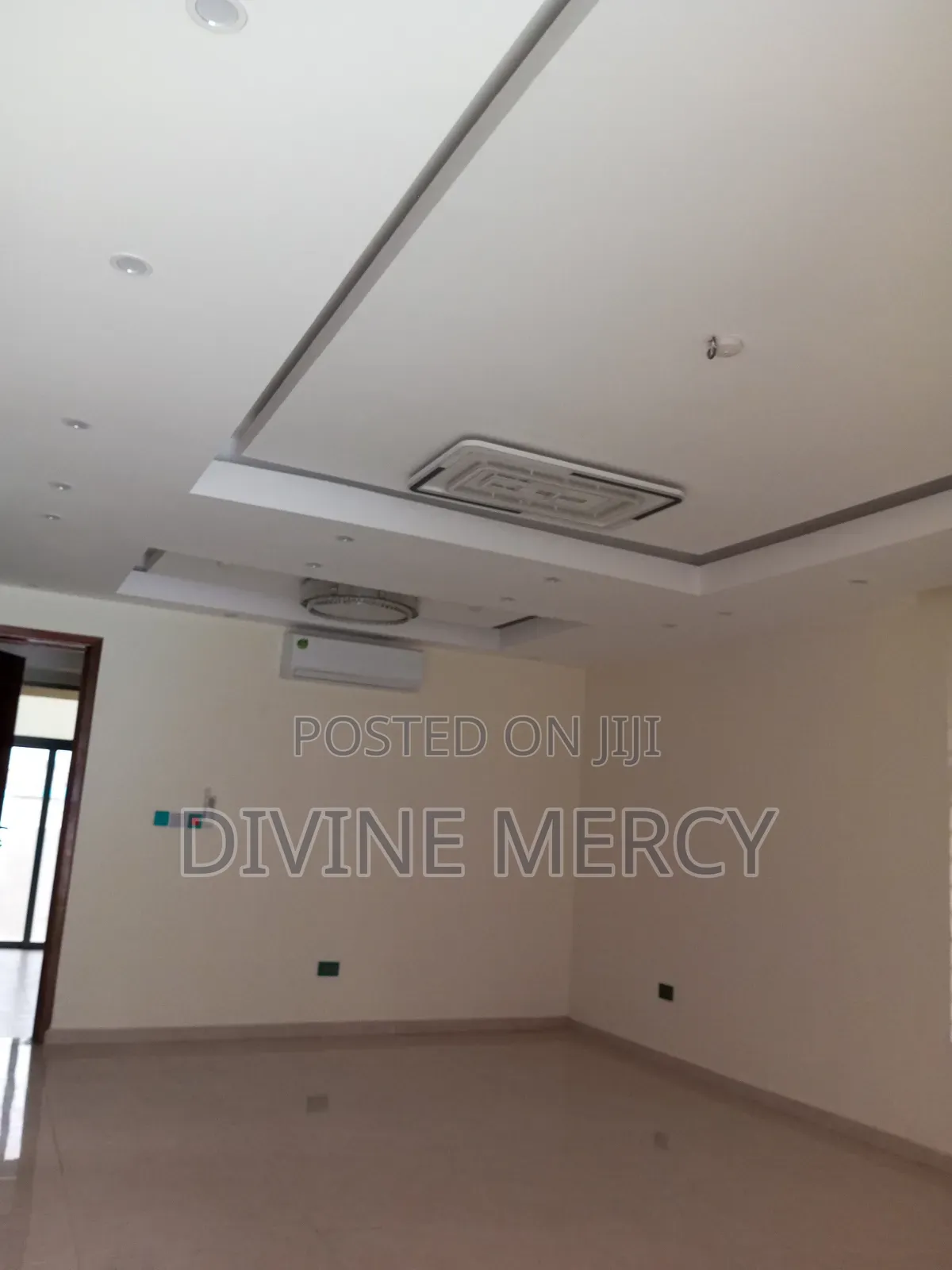 6bdrm Duplex in West Hill Axis, Awutu Senya East Municipal for sale
