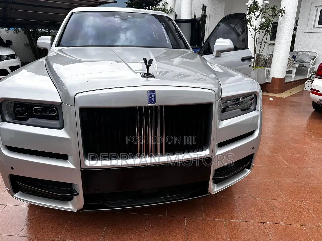Rolls-Royce Cullinan Base 2020 Silver