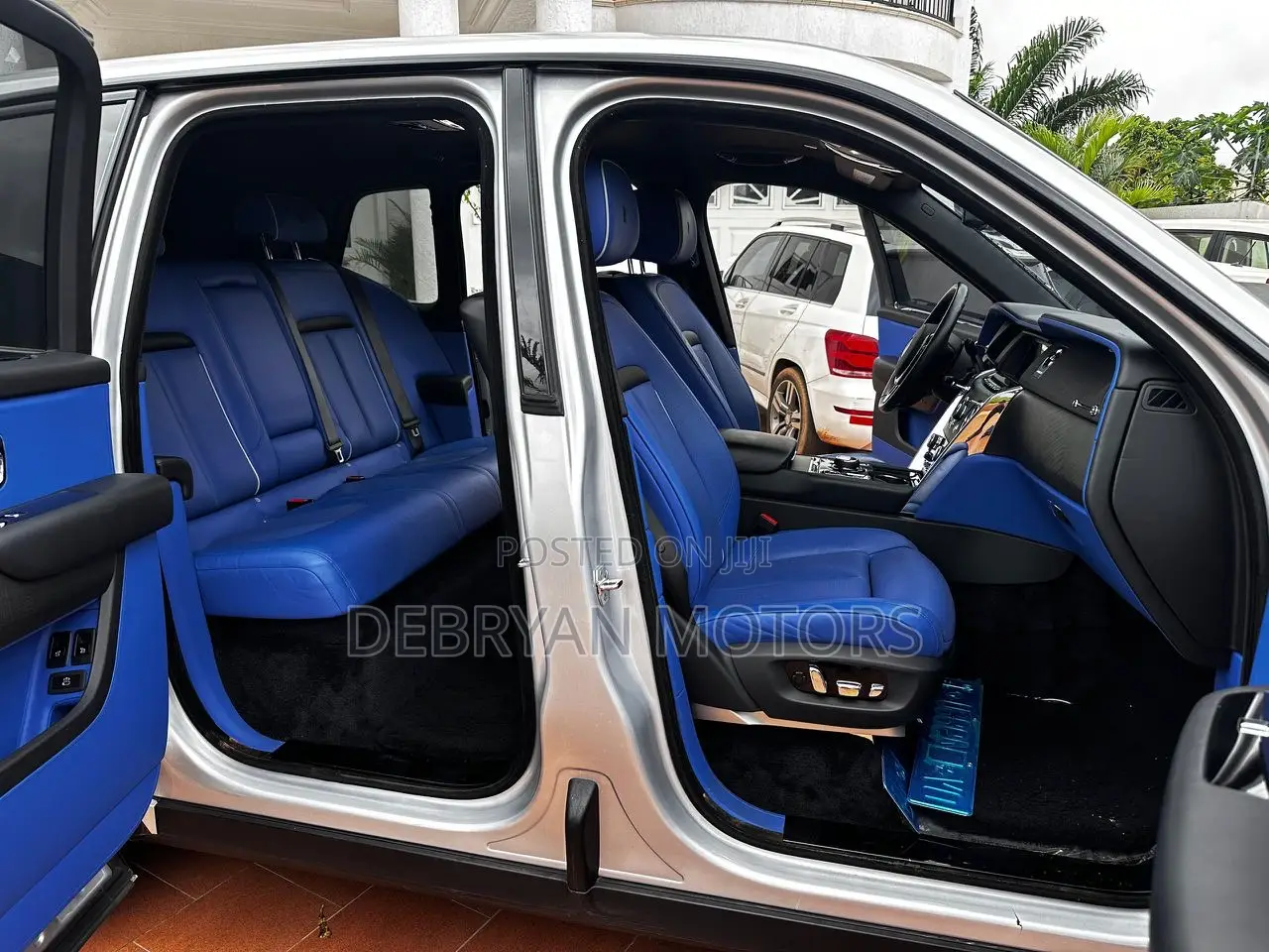 Rolls-Royce Cullinan Base 2020 Silver