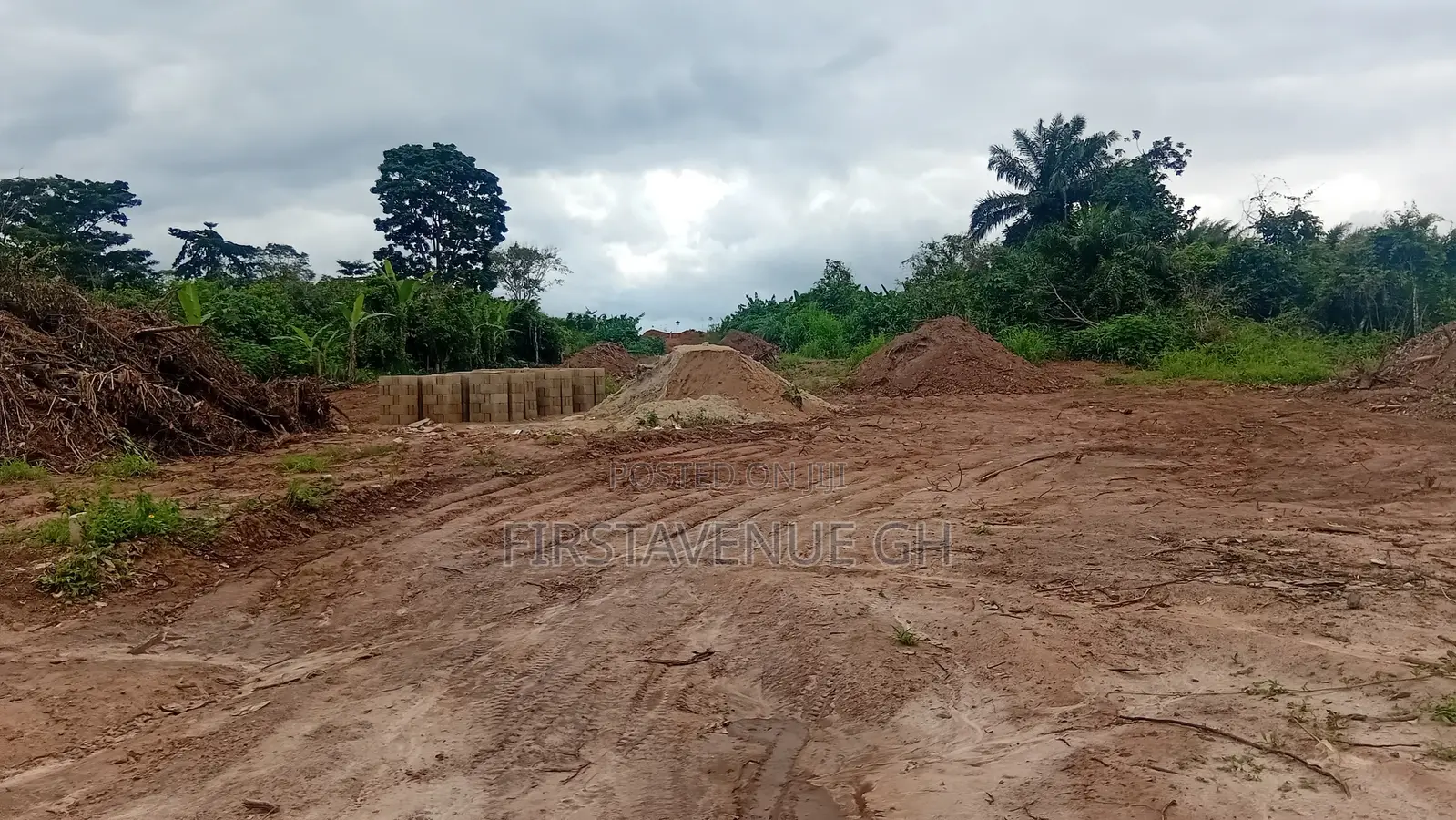 Plots of Land for Residence/Farmland