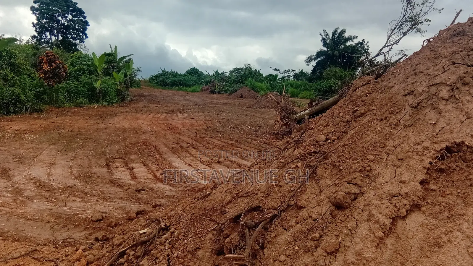 Plots of Land for Residence/Farmland