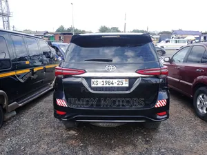 Toyota Fortuner 2018 Black
