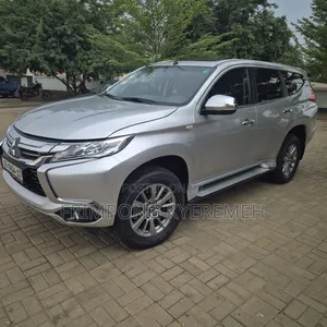Mitsubishi Montero Sport 2018 Silver