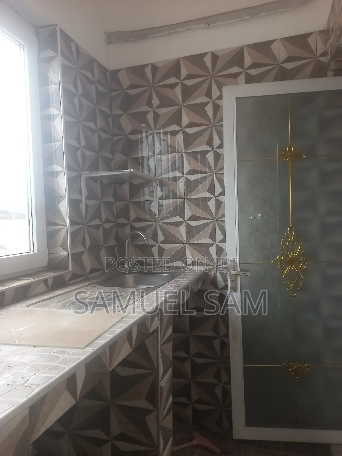 1bdrm Apartment in Community 7, Tema Metropolitan for rent