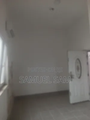 1bdrm Apartment in Community 7, Tema Metropolitan for rent