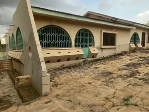 6bdrm House in 6 Bedrooms House For, Kumasi Metropolitan for sale