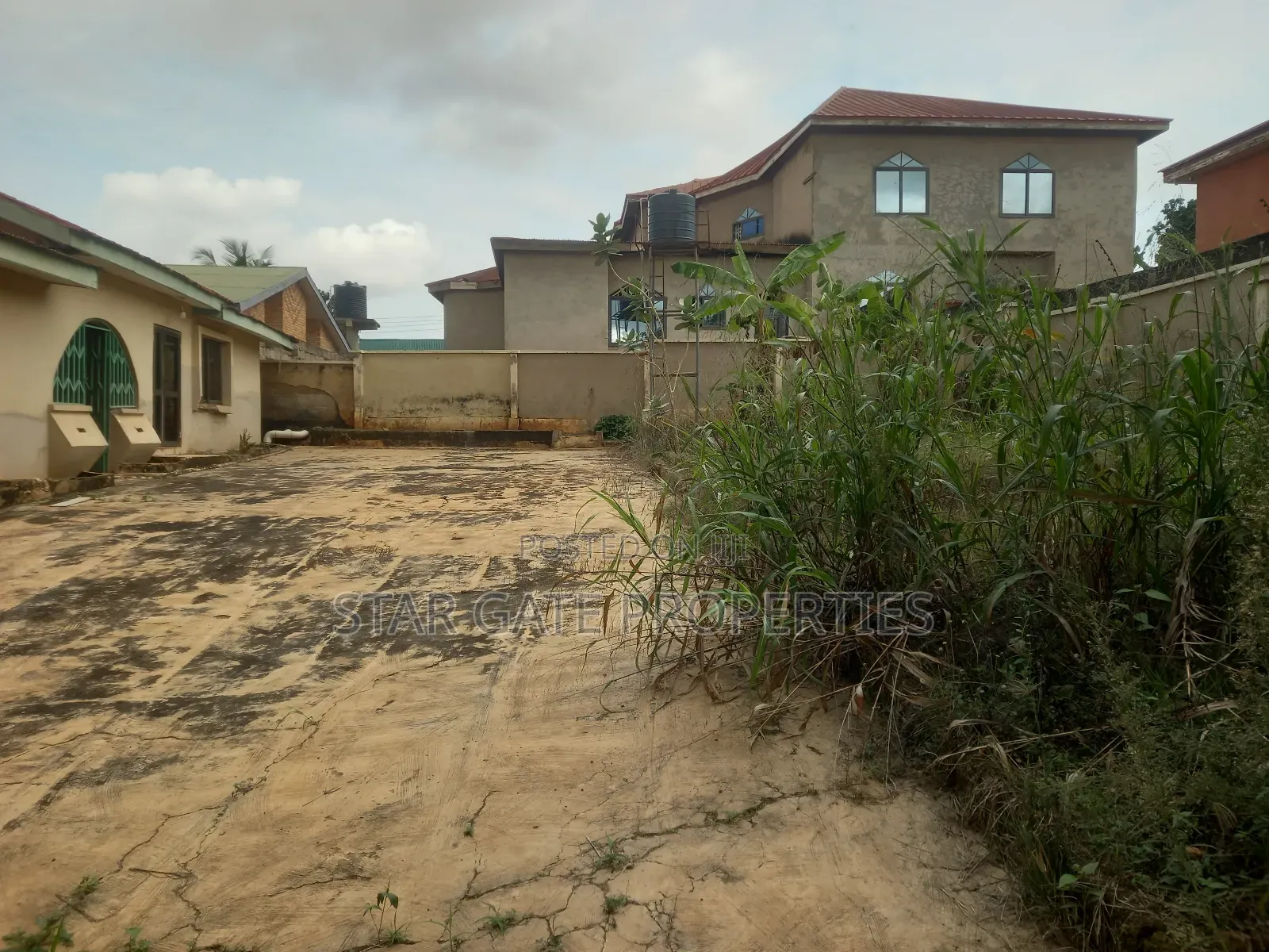 6bdrm House in 6 Bedrooms House For, Kumasi Metropolitan for sale