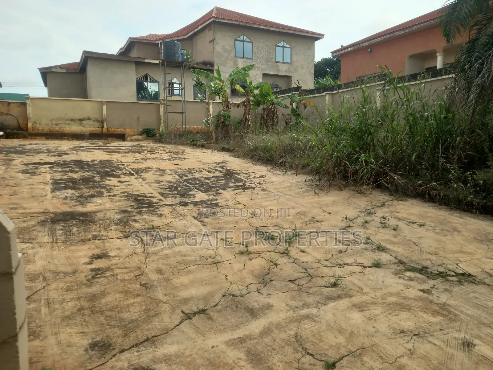 6bdrm House in 6 Bedrooms House For, Kumasi Metropolitan for sale
