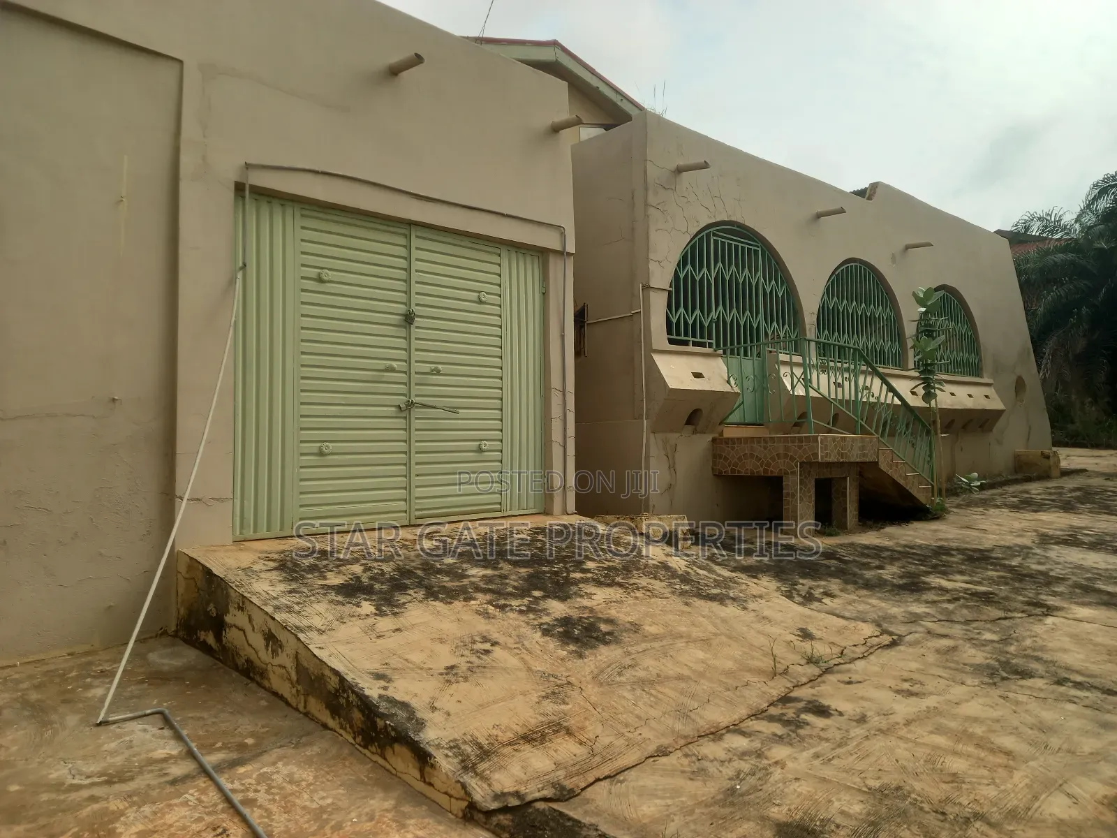 6bdrm House in 6 Bedrooms House For, Kumasi Metropolitan for sale