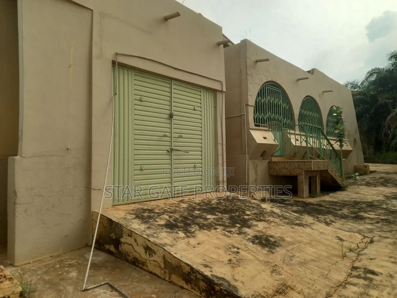 6bdrm House in 6 Bedrooms House For, Kumasi Metropolitan for sale