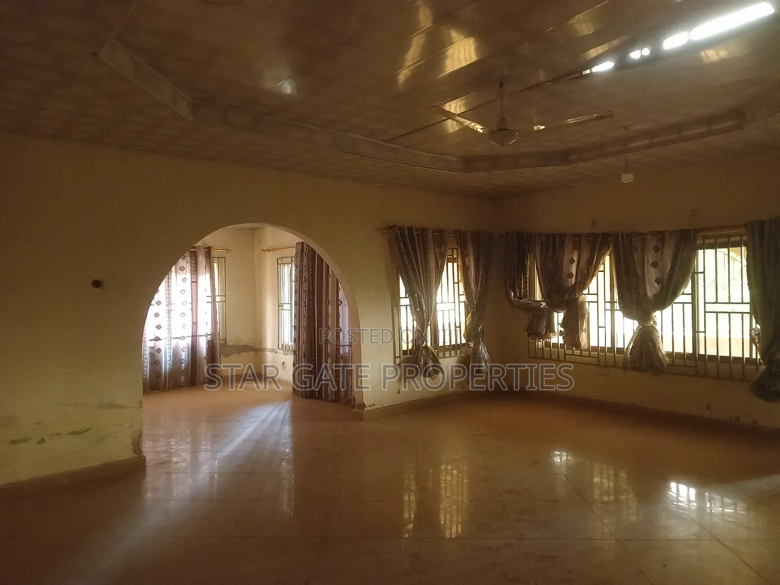 6bdrm House in 6 Bedrooms House For, Kumasi Metropolitan for sale