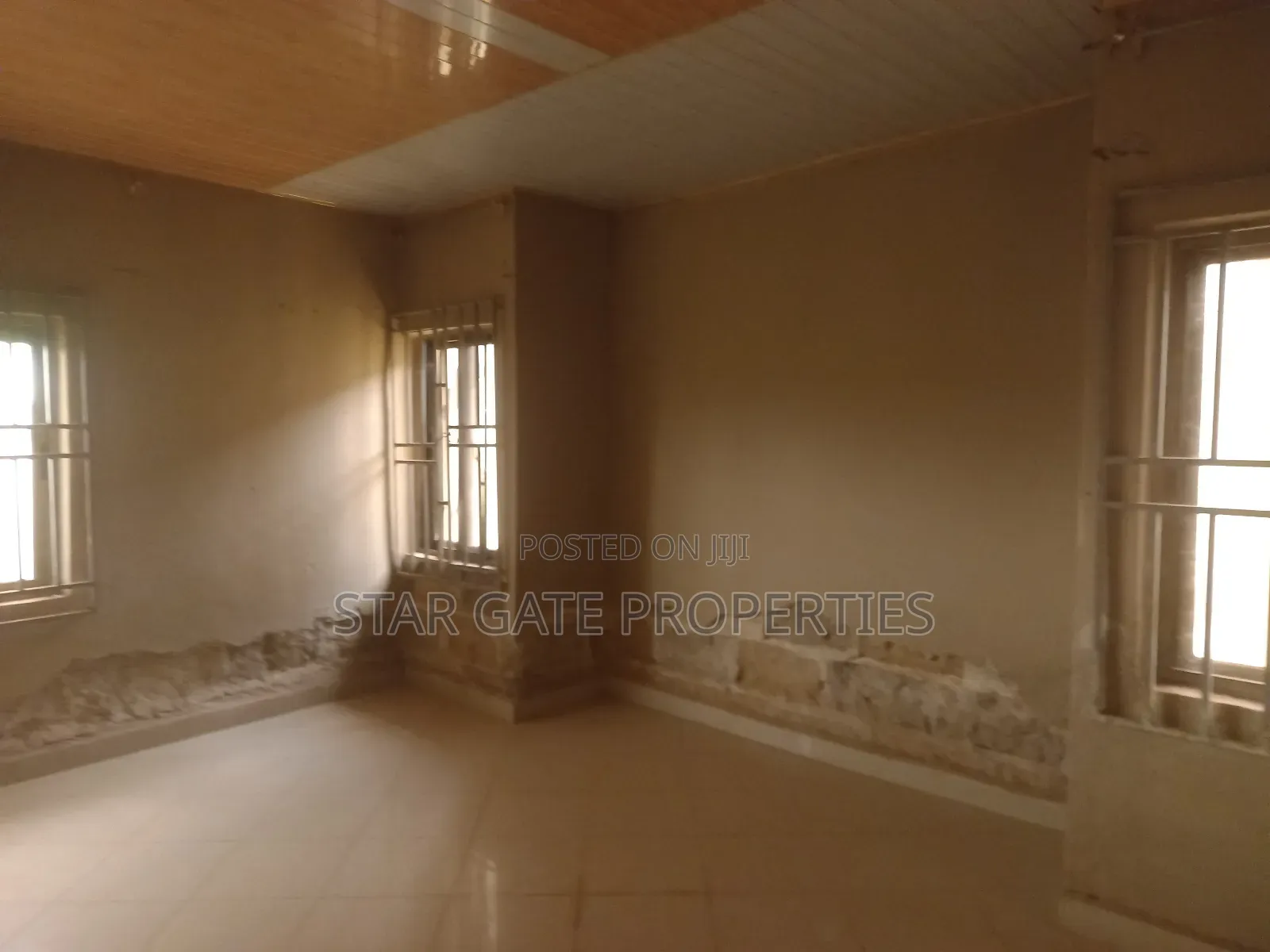 6bdrm House in 6 Bedrooms House For, Kumasi Metropolitan for sale