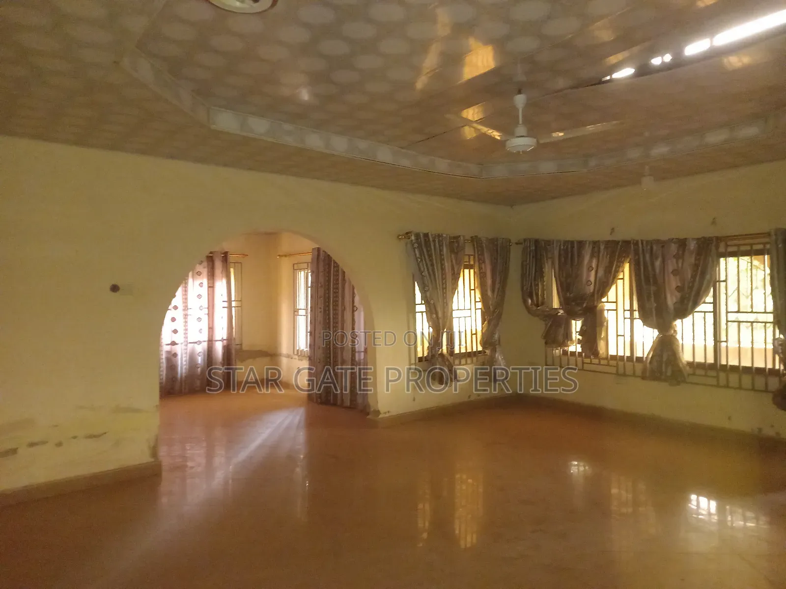 6bdrm House in 6 Bedrooms House For, Kumasi Metropolitan for sale
