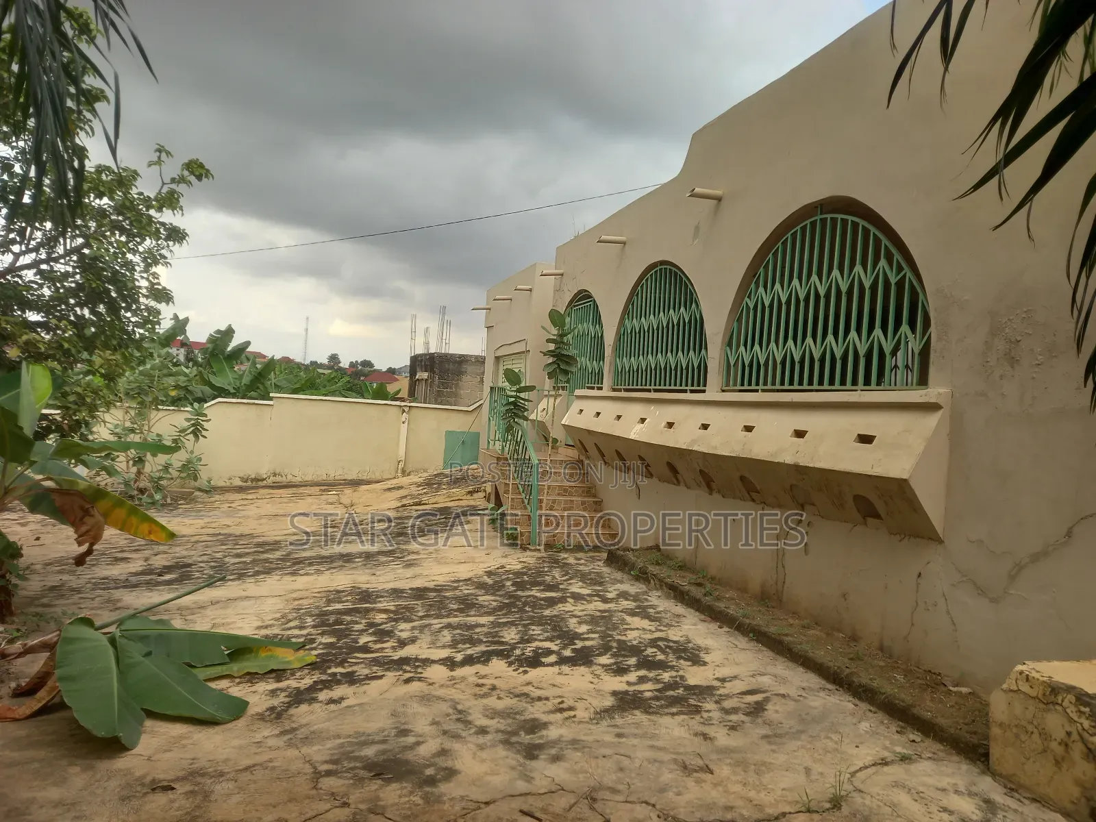 6bdrm House in 6 Bedrooms House For, Kumasi Metropolitan for sale