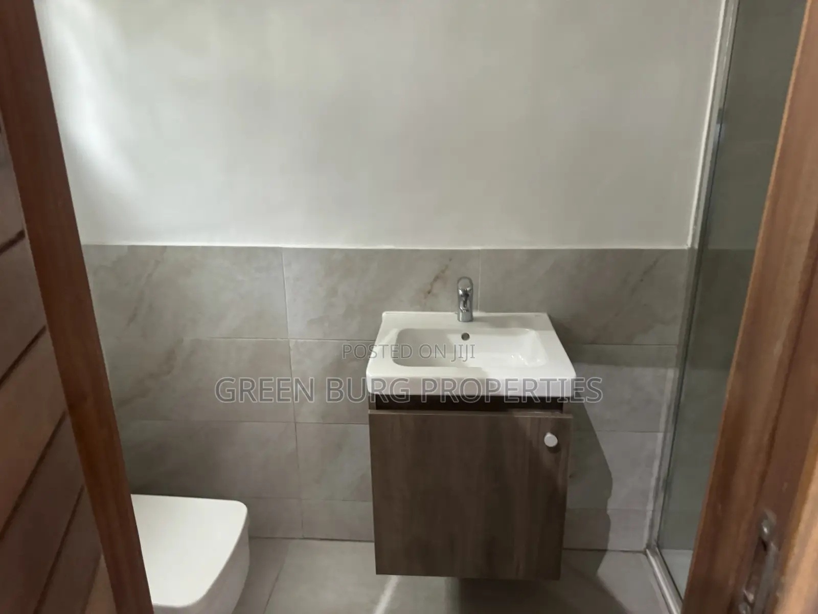 3bdrm Townhouse/Terrace in East Legon for sale
