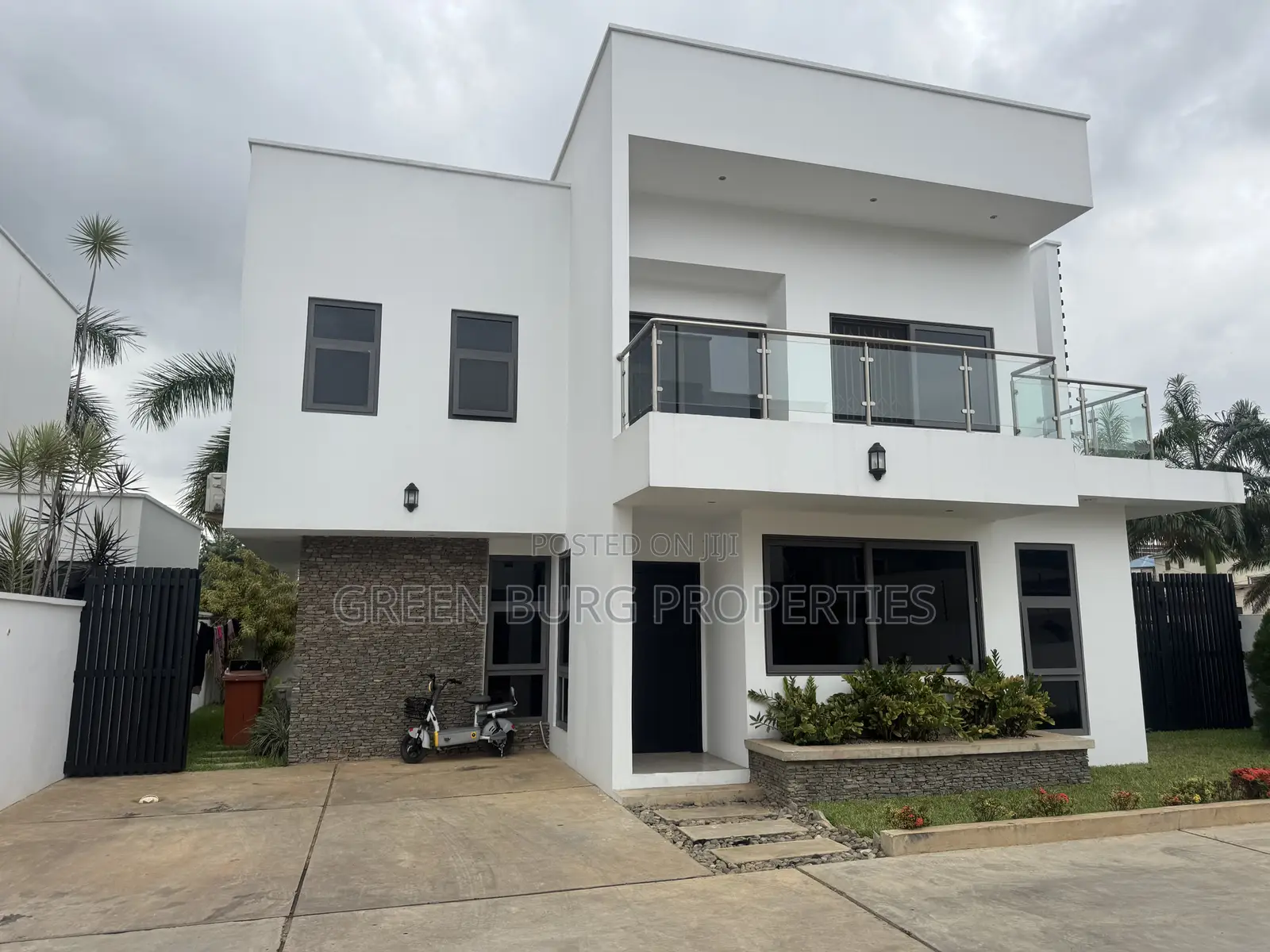 3bdrm Townhouse/Terrace in East Legon for sale