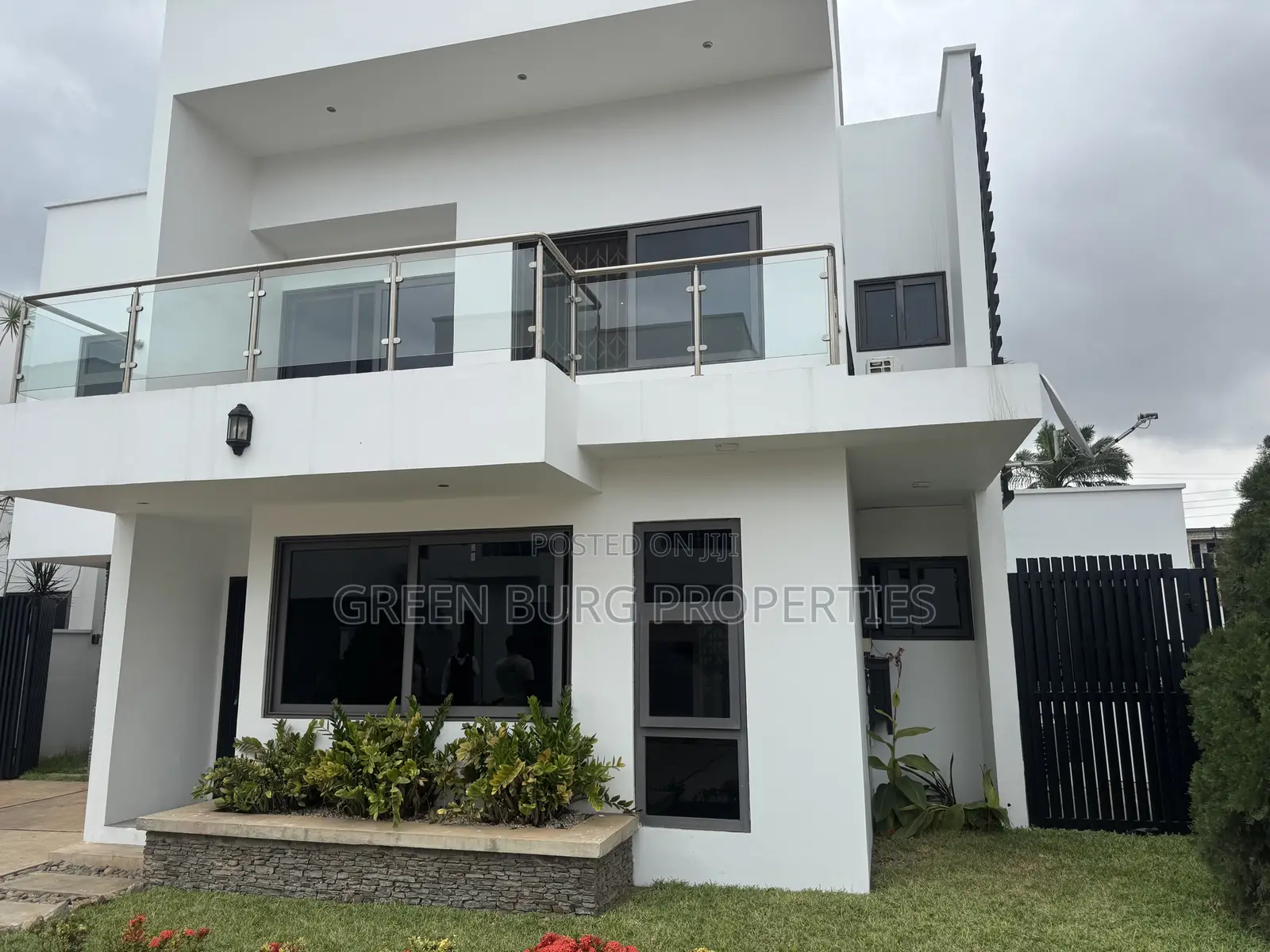 3bdrm Townhouse/Terrace in East Legon for sale