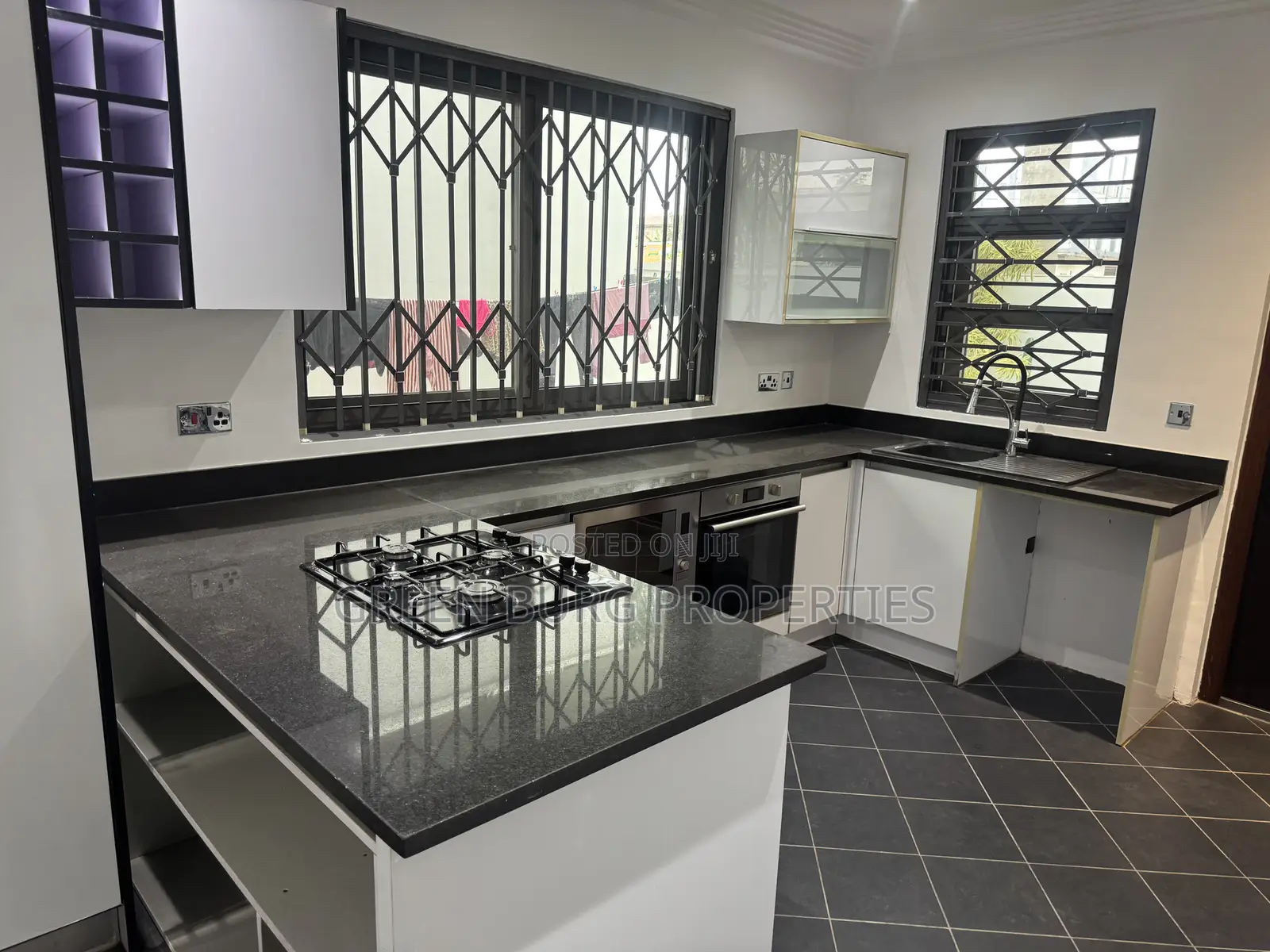 3bdrm Townhouse/Terrace in East Legon for sale