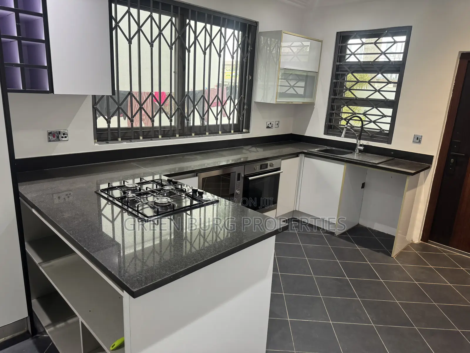 3bdrm Townhouse/Terrace in East Legon for sale