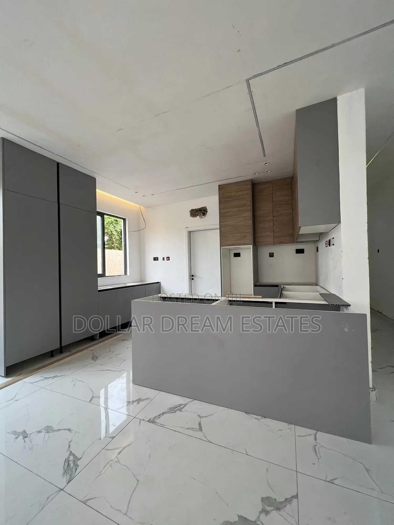 5bdrm House in Adjiriganor for sale