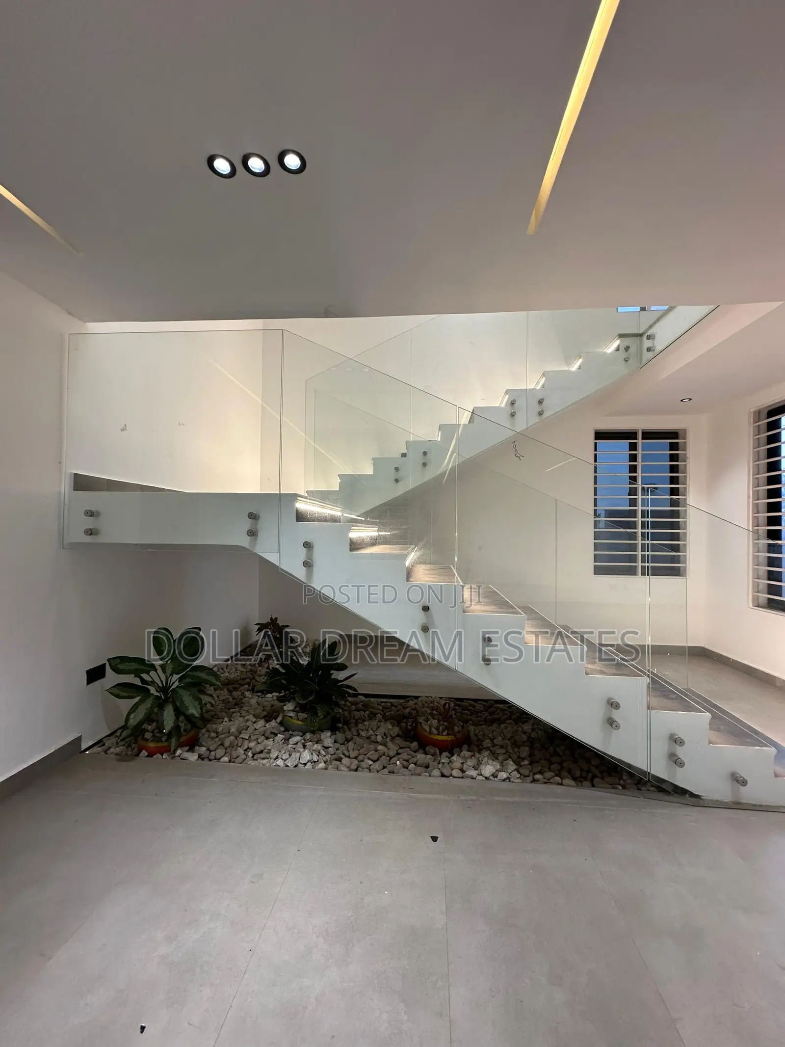 4bdrm House in Lake Side Estate for sale