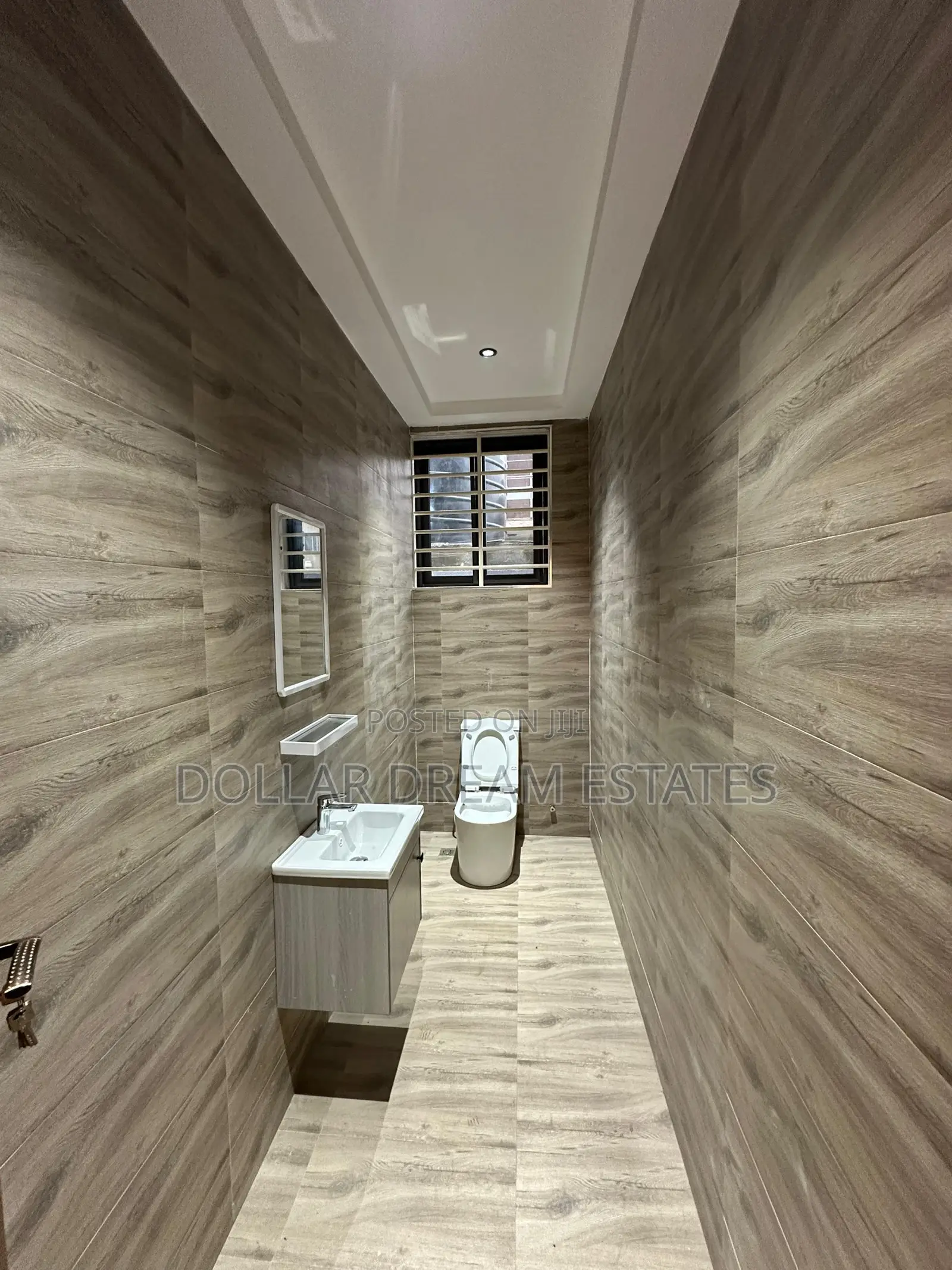 4bdrm House in Lake Side Estate for sale
